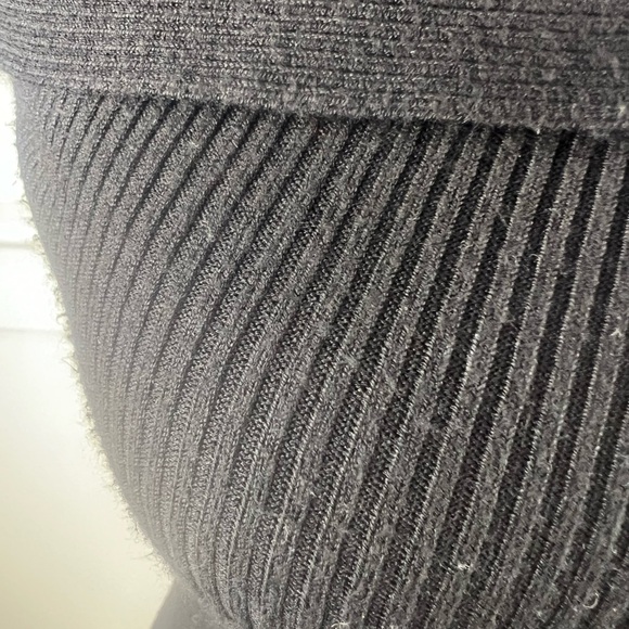 Express Black Off Shoulder - Picture 3 of 9